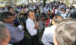 Le patronat proteste