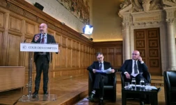 Le premier président de la Cour des comptes, Pierre Moscovici, lors de la présentation du rapport de la Cour des comptes sur le Louvre, le 6 novembre 2025 à Paris ( AFP / Bertrand GUAY )