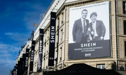 Publicité sur une façade du Bazar de l'Hotel de Ville (BHV) à Paris, le 3 novembre 2025, annonçant l'ouverture d'un espace Shein pour le 5 novembre