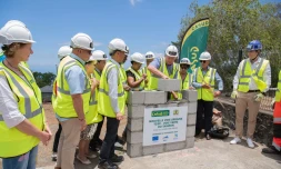 Casud : pose de la 1Ăšre pierre de la nouvelle voie verte du Tampon