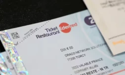 Les tickets-resto pourront continuer à servir au supermarché ( AFP / Alain JOCARD )