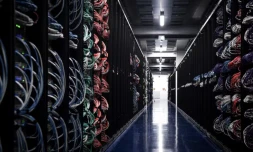 Des serveurs dans un data center à Saint-Ouen-l’Aumône (Val d’Oise), le 9 juillet 2021. ALAIN JOCARD / AFP 