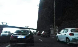 Embouteillages et bouchons à cause de travaux sur la route du littoral