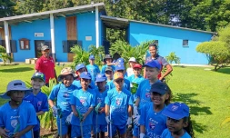 le groupe la Saint-Pauloise Football Club réunit pour une action écologique 