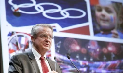 Bernard Lapasset lors de la présentation du rapport sur la candidature de Paris aux JO de 2024, le 12 février 2015 à Paris 