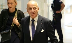 L'ancien député européen français Fernand le Rachinel arrive au palais de justice pour un procès pour soupçons de détournement de fonds publics européens par le RN, à Paris le 30 septembre 2024