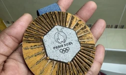 "Paris 1924" : des athlètes des JO 2024 montrent le piteux état de leurs médailles de bronze