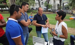 Les éleveurs JA et FDSEA devant la préfecture