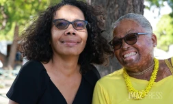 Denise Ledormeur, fondatrice et adulte relais au sein de l’association Handicap Solidaires En jaune : Geraldine Adolphe, bénévole au sein de l’association Handicap Solidaires