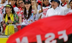 Le président du Nicaragua Daniel Ortega (à droite), sa fille Camila Ortega (centre) et son épouse et vice-présidente Rosario Murillo (à gauche) lors du 40e anniversaire de la Révolution sandiniste, le 19 juillet 2019 à Managua