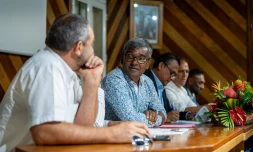 Ce mercredi 24 avril 2024, le conseiller régional délégué aux Affaires agricoles, Jean Bernard Maratchia, était à Bras-Panon pour la conférence de presse de lancement de la Foire agricole. Cette 45e édition se tiendra du vendredi 3 mai au dimanche 12 mai, avec des tables rondes destinées aux professionnels sur divers sujets liés au monde agricole. Nous publions le post de la Région ci-dessous