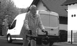 Allemagne : une grand-mère "flashée" au volant de son déambulateur à 42 km/h, la photo amuse le pays
