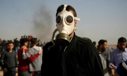 Un manifestant palestinien à la frontière entre Gaza et Israêl, le 6 avril 2018