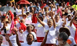 Messe de la Pentecôte : des milliers de fidèles rassemblés à l'église du Chaudron