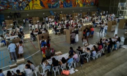 Des personnes font la queue pour voter à Cali, lors  des élections législatives en Colombier le 11 mars 2018