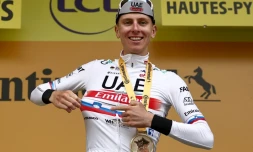 Le coureur cycliste slovène Tadej Pogacar de l'équipe UAE-Emirates, vainqueur de la 6e étape du Tour de France courue jeudi entre Tarbes et Cauterets-Cambasque, dans les Pyrénées, le 6 juillet 2023