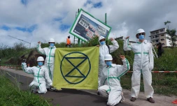 Extinction Rebellion : un panneau de pub découpé à Saint-Paul