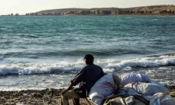 Le pêcheur Ismaïl Hilal sur les rives du lac Assad, dans le governorat de Raqqa, le 9 juillet 2023 en Syrie ( AFP / Delil souleiman )