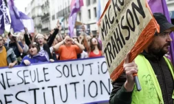 La commission des lois de l'Assemblée nationale a massivement rejeté, le 2 octobre 2024, par 54 voix contre 15, la proposition de destitution d'Emmanuel Macron déposée par La France insoumise. © Sébastien Salom-Gomis, AFP