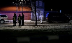 La police et la protection civile bouclent le lieu de la fusillade meurtrière à Bajice, près de Cetinje dans le sud du Monténégro, le 1er janvier 2025 