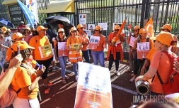 Saint-Denis - Grève des AESH devant le rectorat