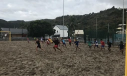 Jeunes Possessionnais en train de jouer au football