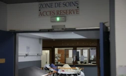 Près des deux tiers des personnes hospitalisées pour un geste auto-infligé en 2024 étaient des femmes, selon le service statistique des ministères sociaux (Drees) - en photo, les urgences du CHU de Saint-Pierre à La Réunion le 2 avril 2025 ( AFP / RICHARD BOUHET )