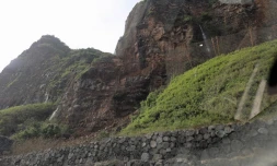 Explosion bloc rocheux route du Littoral