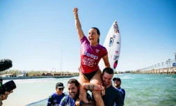Johanne Defay remporte le surf ranch pro