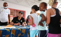 Yannick Noah en visite à l'école Blanche Pierson à Saint-Paul