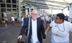 Salariés de bourbon bois accueillent leur patron