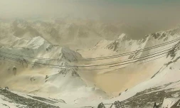 Paysages orangés : une couche de sable du Sahara se dépose sur la France 