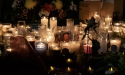 Des bougies à la mémoire des 38 migrants morts dans un centre de détention à Ciudad Juarez, dans le nord du Mexique, le 29 mars 2023 ( AFP / Guillermo Arias )