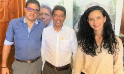 Eric Magamootoo présente la thématique phare de son programme avec sa colistière