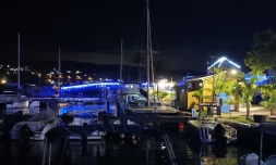 Territoire de l’Ouest : le port de Saint-Gilles-les-bains a brillé à la nocturne Zartizan Péi
