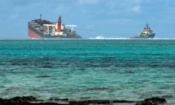 Le vraquier MV Wakashio, échoué sur un récif de l'île Maurice, le 15 août 2020