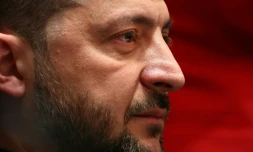 Le président ukrainien Volodymyr Zelensky lors d'une recontre avec son homologue américain Donald Trump (non visible) à la Maison Blanche, à Washington, le 17 octobre 2025