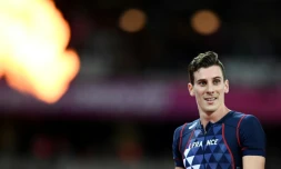 Le Français Pierre-Ambroise Bosse à son arrivée en vainqueur de la finale du 800 m aux Mondiaux, le 8 août 2017 à Londres 