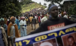 Des femmes pleurent les morts après l'éboulement qui a fait au moins 257 morts dans le sud de l'Ethiopie, à Kencho Shacha Gozdi le 25 juillet 2024 ( AFP / Michele Spatari )