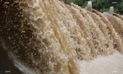La rivière d'abord est en crue le 25 janvier 2020