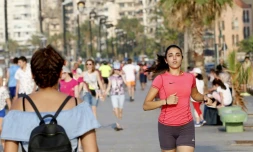 Nour Safieddine, 24 ans, court à Beyrouth le 13 juillet 2018 pour lutter contre la dépression. Cette jeune Libanaise a brisé un tabou en évoquant publiquement sa dépression dans un pays où le nombre de suicides a récemment augmenté