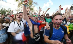 Les festivaliers des Eurockéennes de Belfort jubilent après la qualification de la France en demi finale du Mondial le 6 juillet 2018