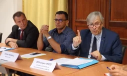 Le maire du Port Olivier Hoarau détaille les actions de lutte contre la présence de plomb dans les sols.