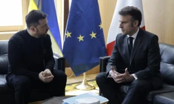 Le président ukrainien Volodymyr Zelensky rencontre Emmanuel Macron en marge du Conseil européen extraordinaire consacré au soutien à l'Ukraine et à la défense européenne, à Bruxelles (Belgique), le 6 mars 2025. (LUDOVIC MARIN / AFP)