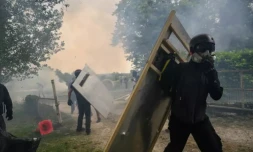 Heurts entre militants écologistes et forces de l'ordre lors d'une manifestation contre l'autoroute A69