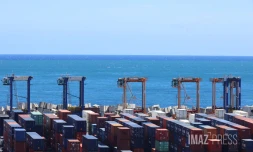 Port est containers et cavaliers 