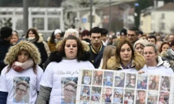 Marche blanche à Epinal le 5 février 2023 en mémoire de Lucas, un collégien de 13 ans qui s'est suicidé en janvier ( AFP / Jean-Christophe Verhaegen )