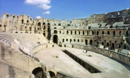 Vue intérieure, prise le 9 avril 2001, de l'amphithéâtre romain d'El Jem, situé à 200 km au sud de Tunis et qui est l'un des plus imposants au monde après ceux de Rome et Capoue