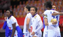 La déception des Françaises à l'issue de la finale de l'Euro, perdue contre la NorvÚge à Herning, le 20 décembre 2020