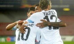 L'attaquant de Lille, Jonathan Ikoné (c), félicité par ses coéquipiers pour son but sur le terrain du Sparta Prague lors du match de groupes de la Ligue Europa, le 22 octobre 2020